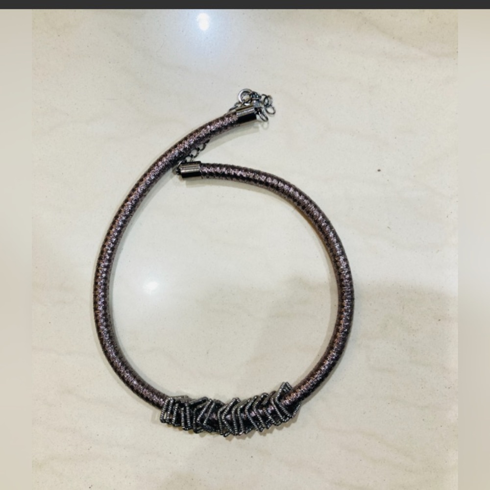 1 neck piece and set of QUEEN hairpins - Picture 1 of 2